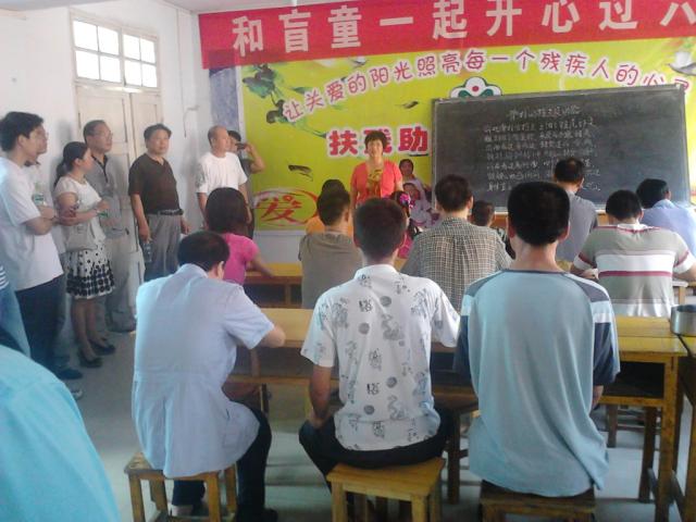 聆听“中国好人”介绍先进事迹