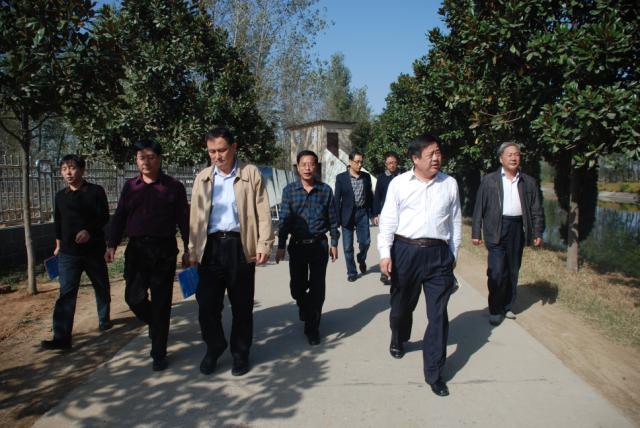 国家发改委农经司副司长石波视察灌区白桐干渠